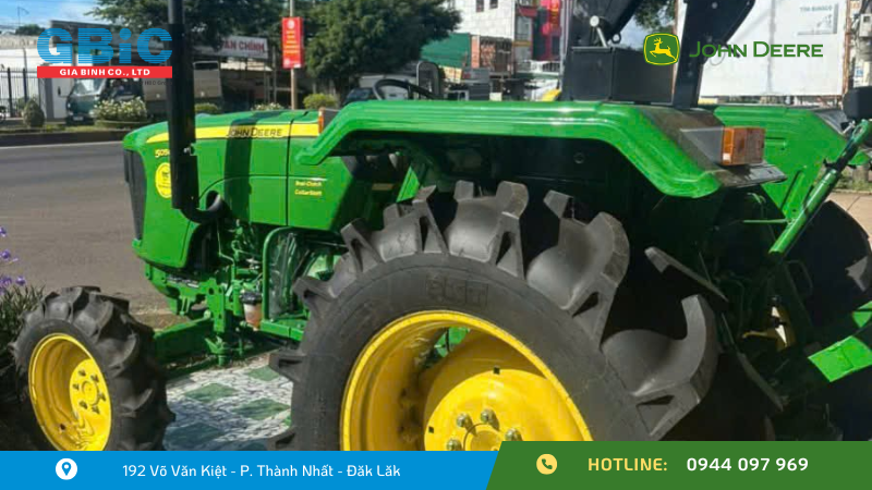 Máy kéo John Deere