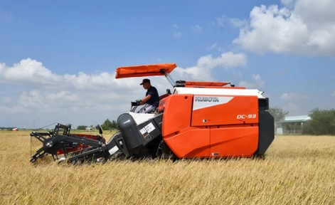 Máy gặt đập Kubota sử dụng xích KMC