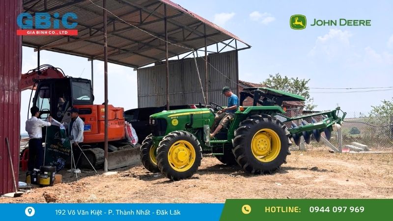 Hệ dẫn động 1 cầu (2WD) hay 2 cầu (4WD) của máy kéo