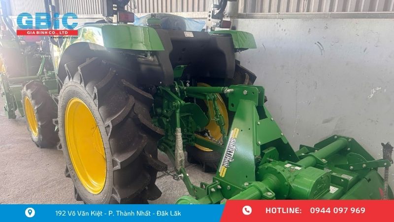 Một chiếc máy kéo John Deere 3041E có thể giúp bà con làm những việc gì?